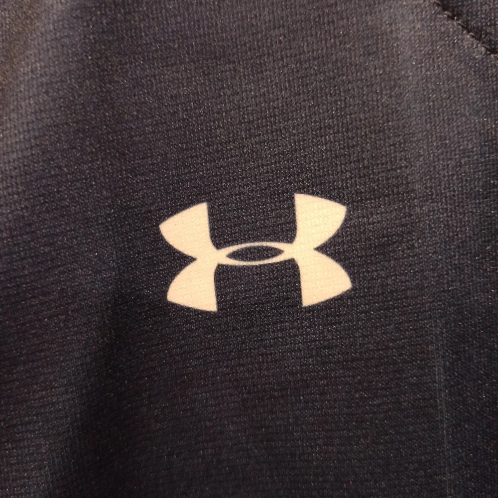 Under armour women's Short sleeve bottom down shirt. Size medium - Picture 6 of 11